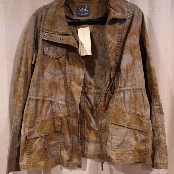 Ashley - Picture 5 of 16